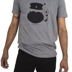 camiseta-capitan-gris-modelo