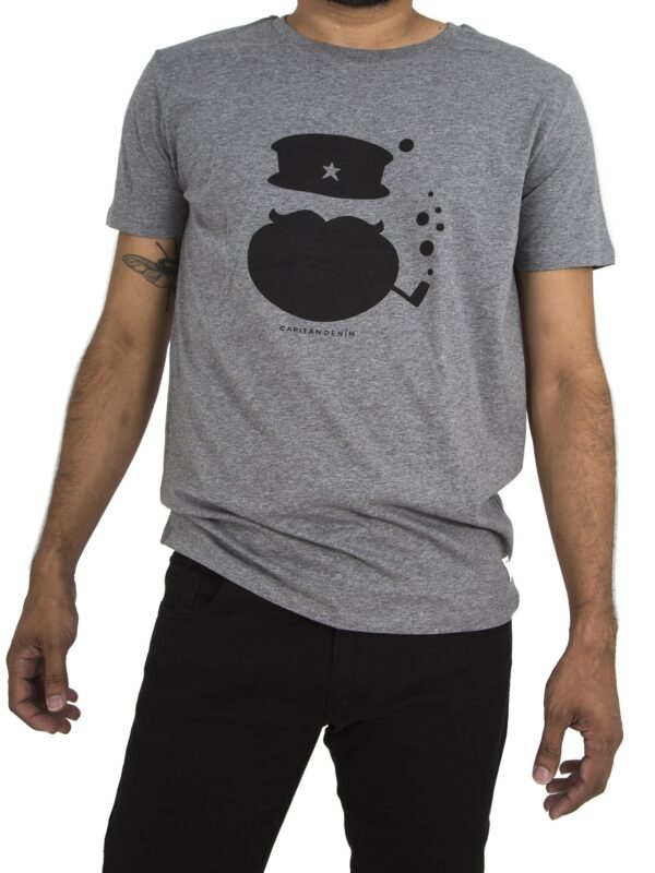 camiseta-capitan-gris-modelo